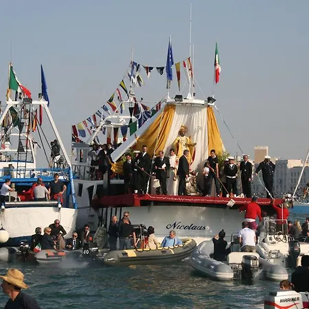Botel Waypoint Azzurra Bari